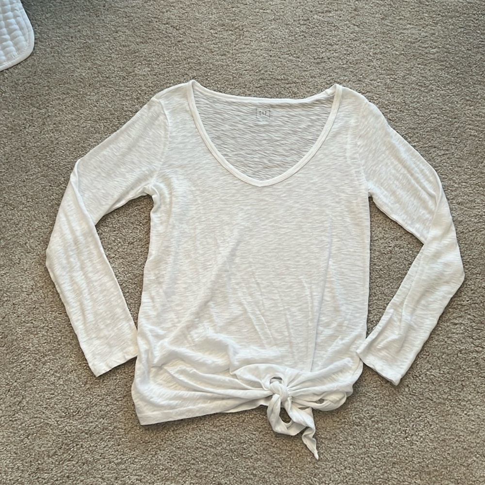 Gap long sleeve tissue v-neck in white.